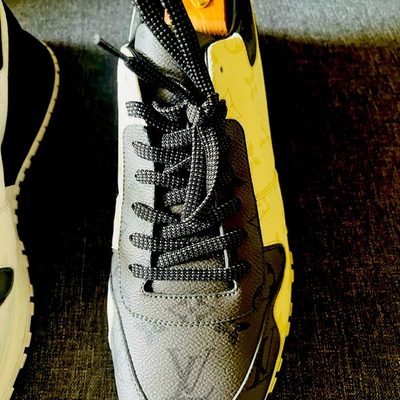 Men’s 91/2 Louis Vuitton sneakers- gently worn once - Picture 8 of 11